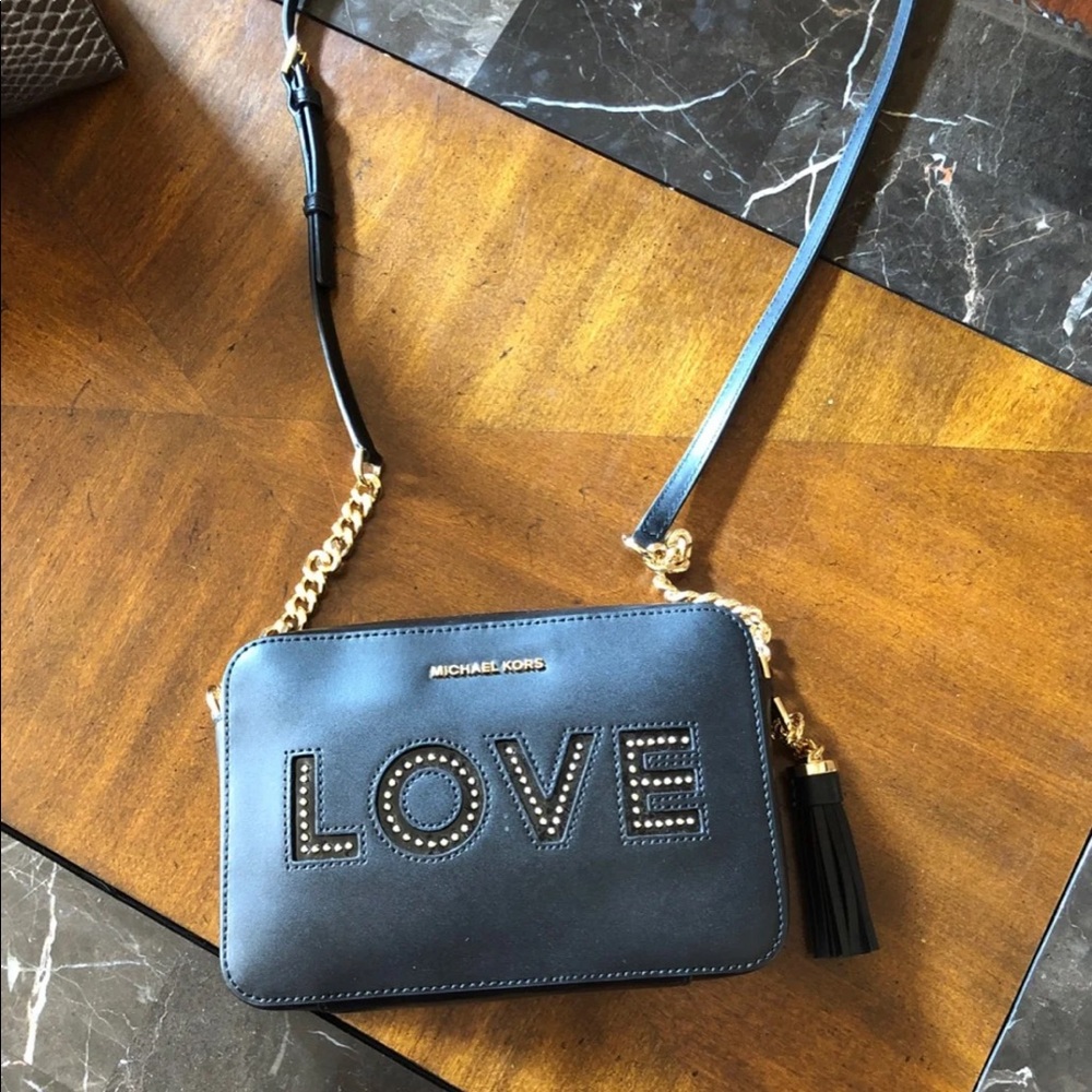 ✨SOLD✨Michael Kors large Ginny Camera - Picture 2 of 8